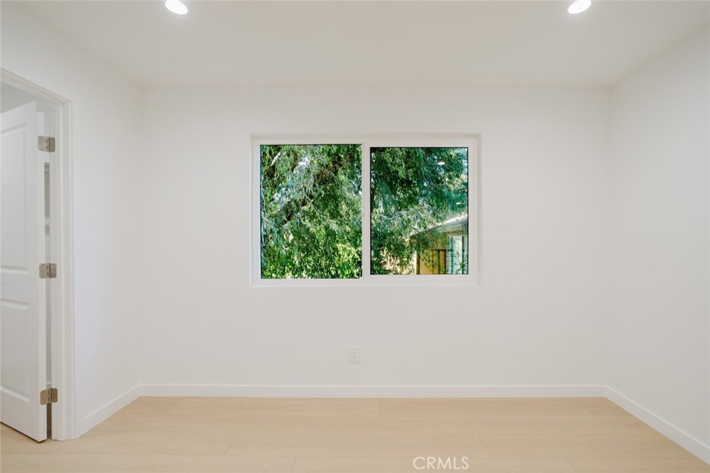 https://media.crmls.org/medias/2da9a47e-1710-4a4e-aea4-2f8263181782.jpg?preset=X-Large
