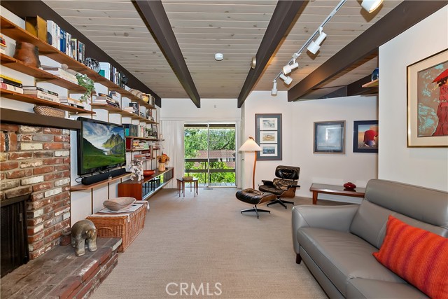 27280 Peninsula Drive, Lake Arrowhead CA: https://media.crmls.org/medias/2da9e7c3-6c62-40ea-a747-454094c402bd.jpg