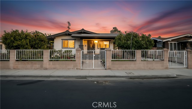 748 N Kenmore, Los Angeles CA: https://media.crmls.org/medias/2daa0350-8433-4f33-a12b-8cde77cd5e16.jpg