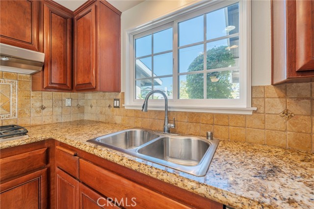 Detail Gallery Image 10 of 45 For 15871 Belfast Ln, Huntington Beach,  CA 92647 - 3 Beds | 2/1 Baths