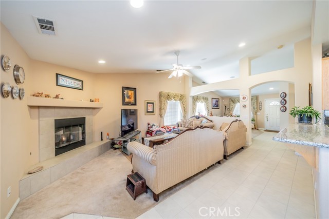 Detail Gallery Image 11 of 46 For 15982 Holly Brook Ln, Victorville,  CA 92395 - 4 Beds | 3 Baths