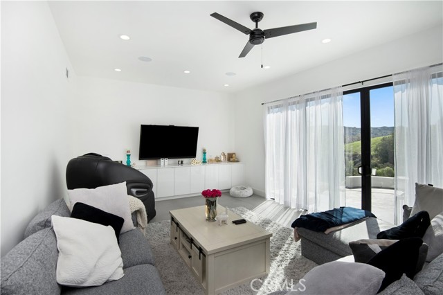 Detail Gallery Image 14 of 42 For 22254 Dumetz Rd, Woodland Hills,  CA 91364 - 5 Beds | 4 Baths