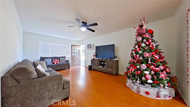 711 W Wilson, Glendale CA: https://media.crmls.org/medias/2dab9334-097c-4be1-b9bf-d7935cd9cc44.jpg