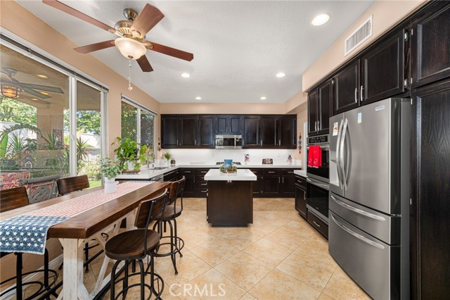 5601 Crestline Place, Rancho Cucamonga CA: https://media.crmls.org/medias/2dac286f-59f4-464f-8efa-12651394ef6b.jpg