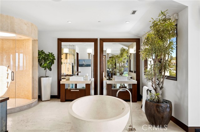 88 Emerald, Laguna Beach CA: https://media.crmls.org/medias/2dac64a5-2cbb-45a8-b6b6-f63864c120a1.jpg
