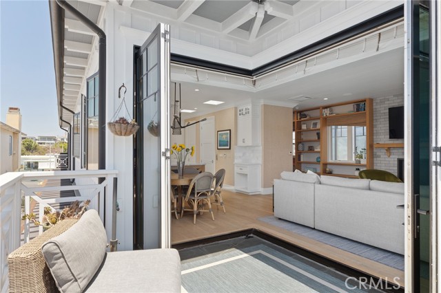 Detail Gallery Image 23 of 54 For 443 23rd Pl, Manhattan Beach,  CA 90266 - 3 Beds | 3/1 Baths