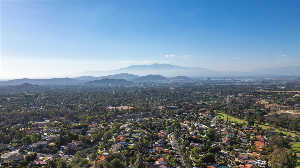 https://media.crmls.org/medias/2dacacdf-b545-401b-8484-151e044c79e3.jpg?preset=X-Large