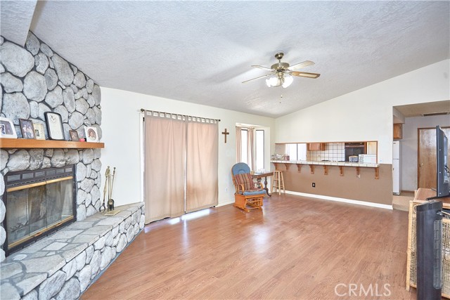 Detail Gallery Image 8 of 35 For 11969 Pinon Ave, Hesperia,  CA 92345 - 3 Beds | 2 Baths