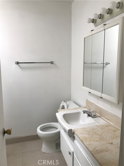 Detail Gallery Image 10 of 21 For 2302 Oak St, Santa Monica,  CA 90405 - – Beds | – Baths