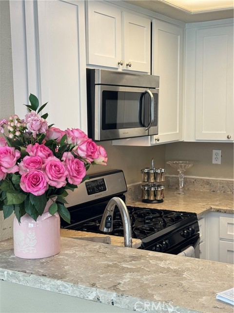 Detail Gallery Image 2 of 22 For 21 Lobelia, Rancho Santa Margarita,  CA 92688 - 2 Beds | 2 Baths