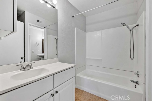 4736 Cielo Drive, Huntington Beach CA: https://media.crmls.org/medias/2daf8eba-91c1-45ed-a146-1718280069b8.jpg
