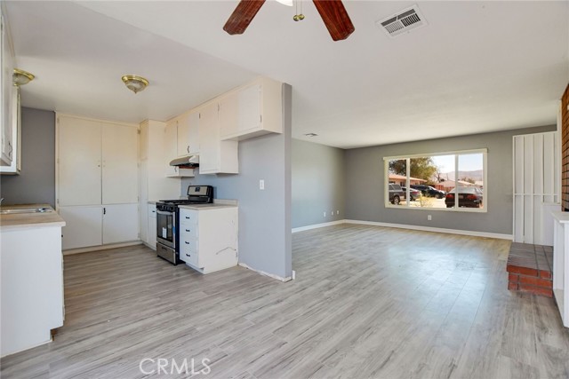 13388 Mohawk Road, Apple Valley CA: https://media.crmls.org/medias/2daff9fc-2678-4cff-a048-1c2297aa593d.jpg
