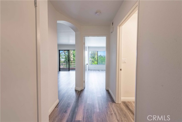 Detail Gallery Image 8 of 21 For 6815 Remmet Ave #319,  Canoga Park,  CA 91303 - 1 Beds | 1 Baths