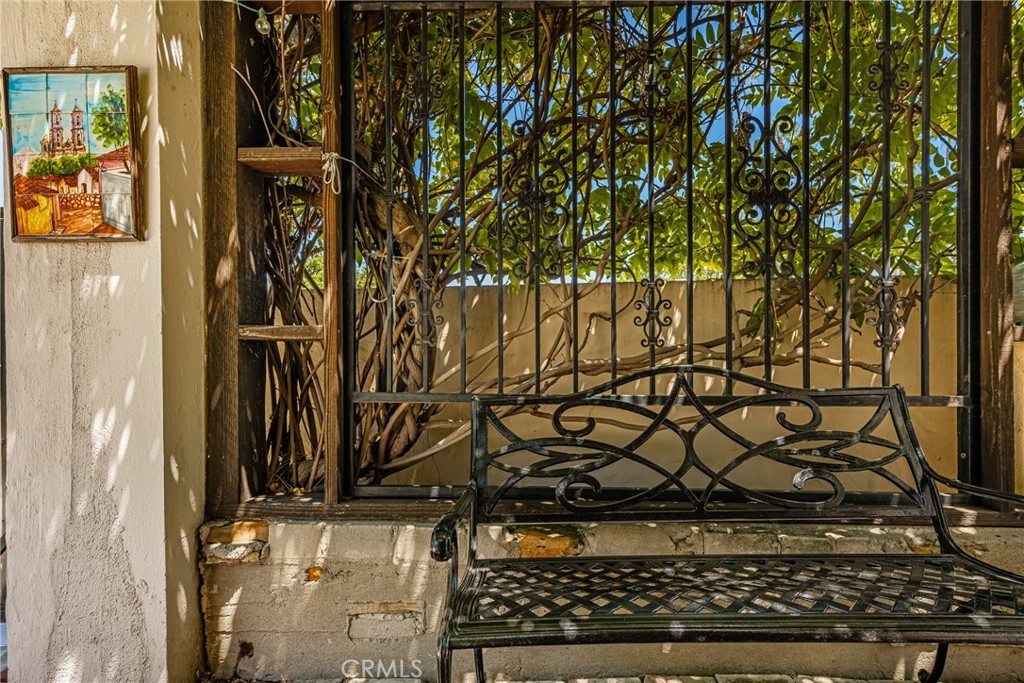 https://media.crmls.org/medias/2db0b0cf-21b5-4a53-a217-71c1edb2d256.jpg?preset=X-Large