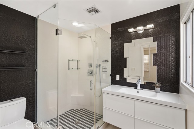 Detail Gallery Image 19 of 28 For 13437 Mccormick St, Sherman Oaks,  CA 91401 - 3 Beds | 2 Baths