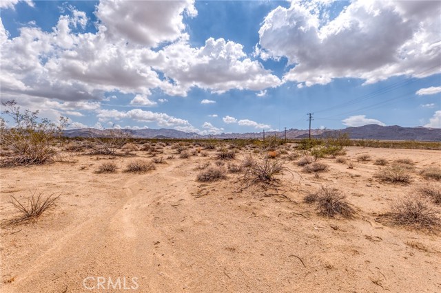 104 Mantonya Road, 29 Palms CA: https://media.crmls.org/medias/2db19519-34de-4911-a3ec-7b54e1d5a3b0.jpg