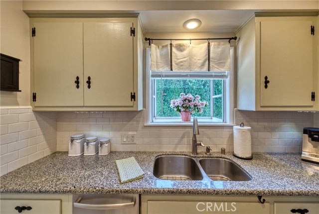 430 N Canyon Boulevard, Monrovia CA: https://media.crmls.org/medias/2db247c9-0e31-4db0-977c-2e9b1208038a.jpg