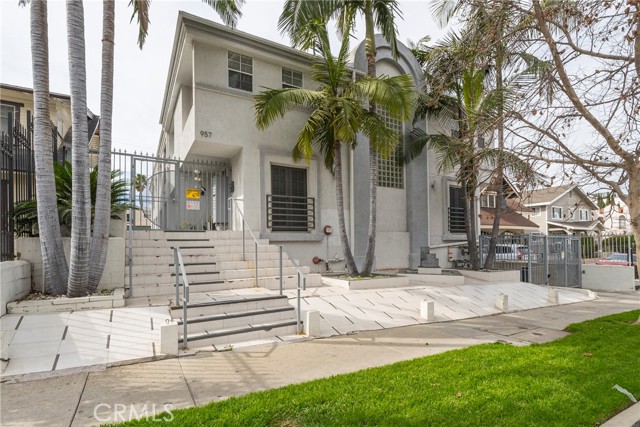 Detail Gallery Image 26 of 32 For 957 S Gramercy Dr #105,  Los Angeles,  CA 90019 - 2 Beds | 2 Baths