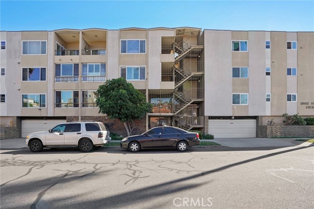 Detail Gallery Image 9 of 33 For 100 Hermosa Ave 3a,  Long Beach,  CA 90802 - 2 Beds | 2 Baths