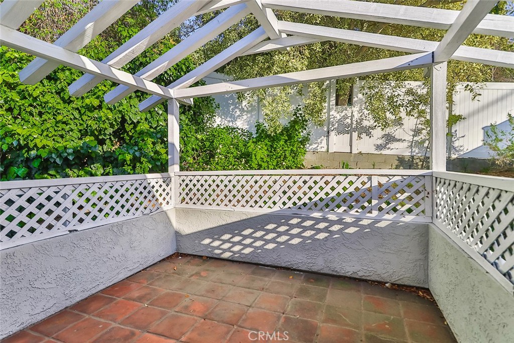 https://media.crmls.org/medias/2db3e6ee-d7ad-42bb-ae4e-7b2392e76776.jpg?preset=X-Large
