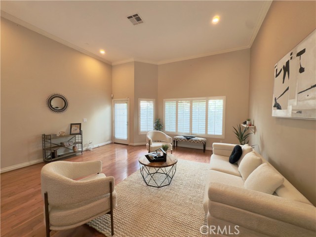 Detail Gallery Image 3 of 17 For 5241 Colodny Dr #403,  Agoura Hills,  CA 91301 - 3 Beds | 2/1 Baths