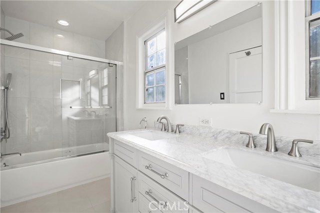 Detail Gallery Image 14 of 18 For 4918 Cahuenga Bld, North Hollywood,  CA 91601 - 3 Beds | 2 Baths