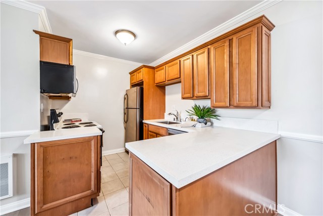 Detail Gallery Image 11 of 32 For 360 Gladys Avenue #6,  Long Beach,  CA 90814 - 2 Beds | 1/1 Baths