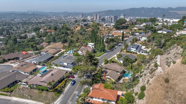 851 Misty Isle Drive, Glendale CA: https://media.crmls.org/medias/2db5315f-2d04-45f9-bef5-e9019573f445.jpg