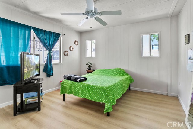 24921 Muirlands Boulevard, Lake Forest CA: https://media.crmls.org/medias/2db596fe-e524-4506-94a5-7102d7e10131.jpg