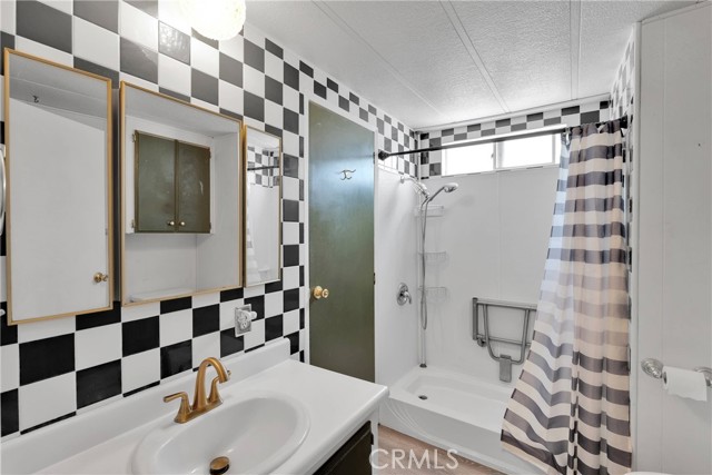 701 Montara Road, Barstow CA: https://media.crmls.org/medias/2db5a261-aa6a-4ef5-8e3b-cbcfe195d8f7.jpg