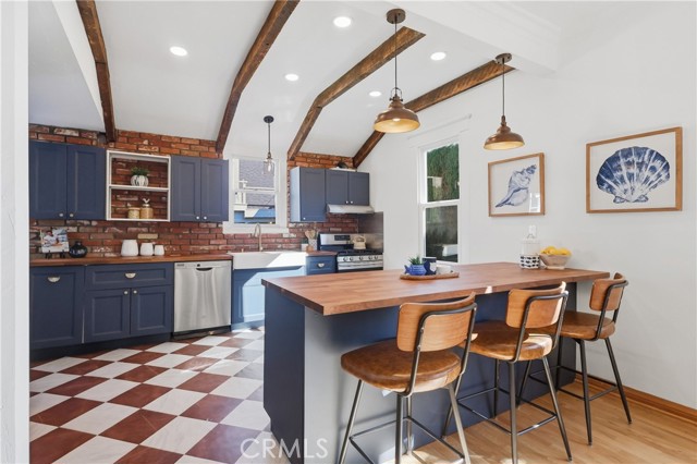 Detail Gallery Image 11 of 66 For 242 W 17th St, San Pedro,  CA 90731 - 4 Beds | 3/1 Baths