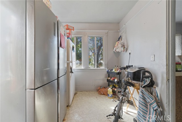 Detail Gallery Image 5 of 14 For 1650 W 38th Place, Los Angeles,  CA 90062 - 2 Beds | 1 Baths