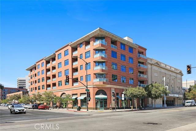 Detail Gallery Image 1 of 42 For 125 N Raymond Ave #413,  Pasadena,  CA 91103 - 3 Beds | 2/1 Baths