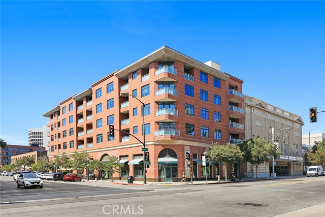 Detail Gallery Image 1 of 42 For 125 N Raymond Ave #413,  Pasadena,  CA 91103 - 3 Beds | 2/1 Baths