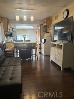 221 COLOGNE DR, Santa Ana CA: https://media.crmls.org/medias/2db78b0b-ea0d-4c23-82c9-78d4b8fa2fbb.jpg