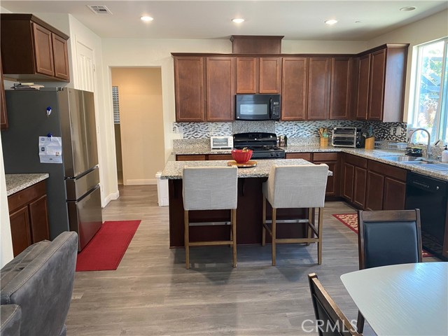 17620 Comfrey Drive, San Bernardino CA: https://media.crmls.org/medias/2db7cef7-8740-4faf-a45e-cb805bb61e25.jpg