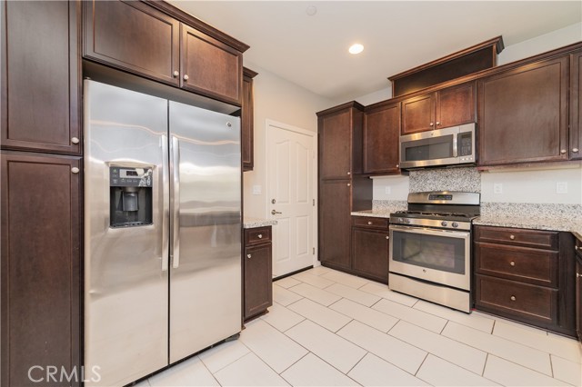 Detail Gallery Image 5 of 16 For 6014 Eucalyptus Ave, Chino,  CA 91710 - 3 Beds | 3 Baths