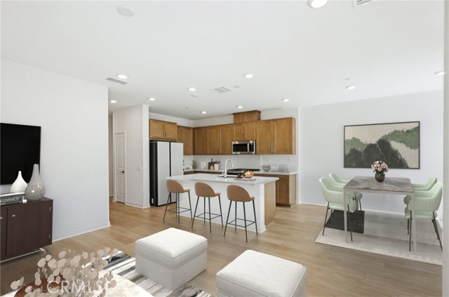 Detail Gallery Image 4 of 75 For 3925 Lavine, Corona,  CA 92883 - 3 Beds | 2/1 Baths