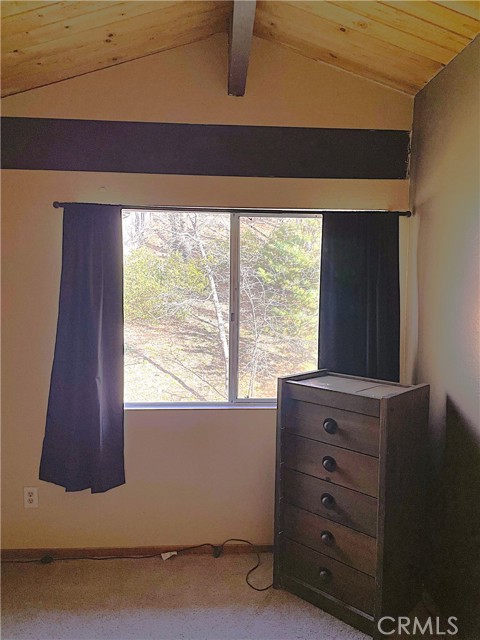 2401 Fir Drive, Running Springs CA: https://media.crmls.org/medias/2db88f19-c543-497e-af94-a11437779dd2.jpg
