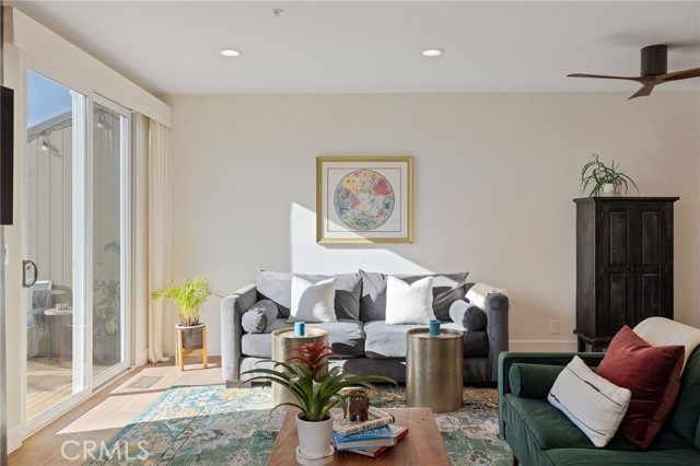 Detail Gallery Image 14 of 38 For 647 2nd, Hermosa Beach,  CA 90254 - 3 Beds | 2/1 Baths