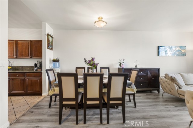 Detail Gallery Image 7 of 31 For 13951 Sherman Way #301,  Van Nuys,  CA 91405 - 2 Beds | 2 Baths