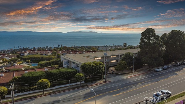 2235 W 25th Street, San Pedro CA: https://media.crmls.org/medias/2db9e7f9-95de-43a3-aa5e-21a802736e1b.jpg