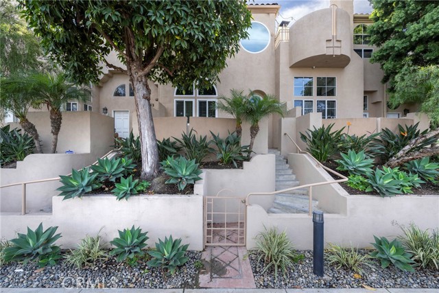 Detail Gallery Image 3 of 39 For 8304 Atlanta Ave #104,  Huntington Beach,  CA 92646 - 2 Beds | 2 Baths