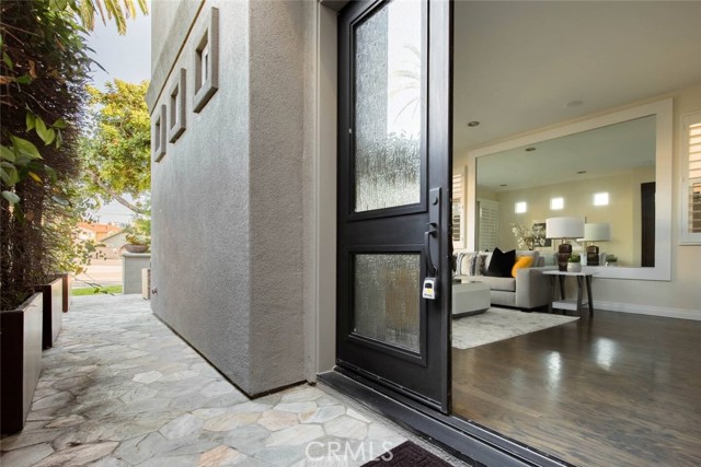 Detail Gallery Image 9 of 38 For 615 7th Street, Huntington Beach,  CA 92648 - 4 Beds | 4/1 Baths