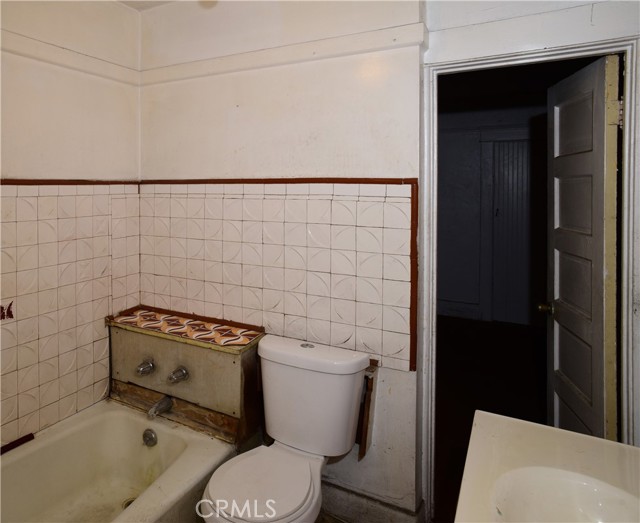 Detail Gallery Image 8 of 21 For 142 W 58th, Los Angeles,  CA 90037 - 2 Beds | 1 Baths