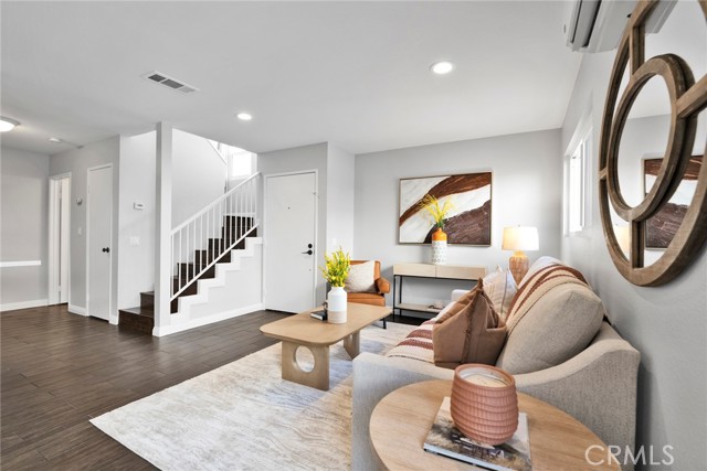 12951 Royal Palm Cir, Chino CA: https://media.crmls.org/medias/2dbc04d4-a24f-4eae-b8e7-e70d4e465e3d.jpg