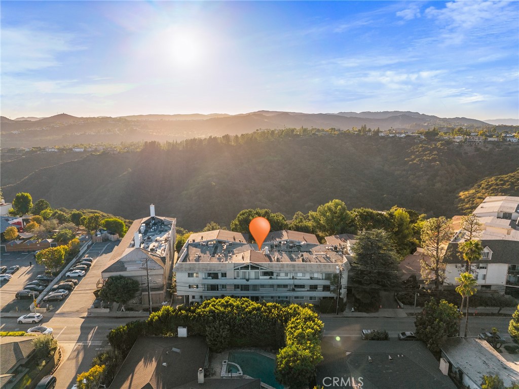 2345 Roscomare Road #302