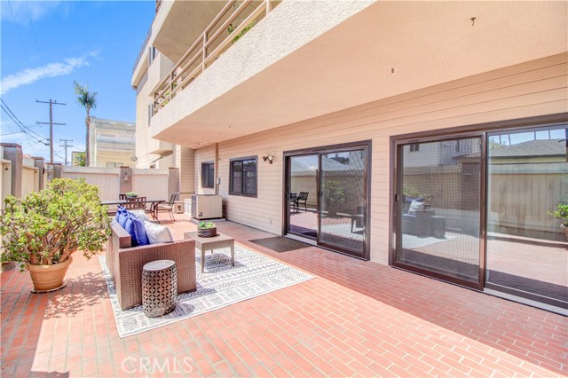 512 Esplanade, Redondo Beach, California 90277, 2 Bedrooms Bedrooms, ,1 BathroomBathrooms,Residential,Sold,Esplanade,SB22094646