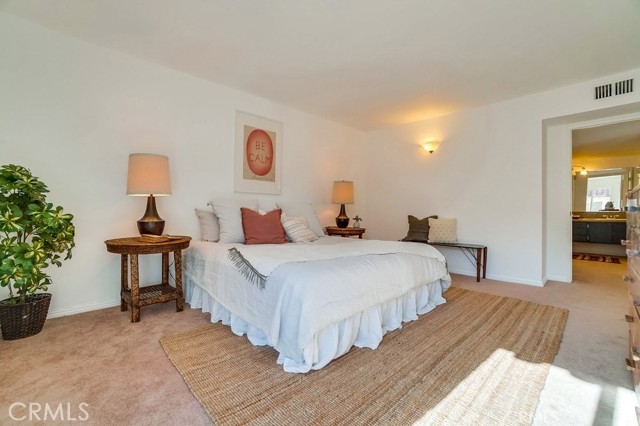 1127 E Del Mar Boulevard, Pasadena CA: https://media.crmls.org/medias/2dbfa04b-85ee-4e4c-ad3b-9a29dffd4e3d.jpg