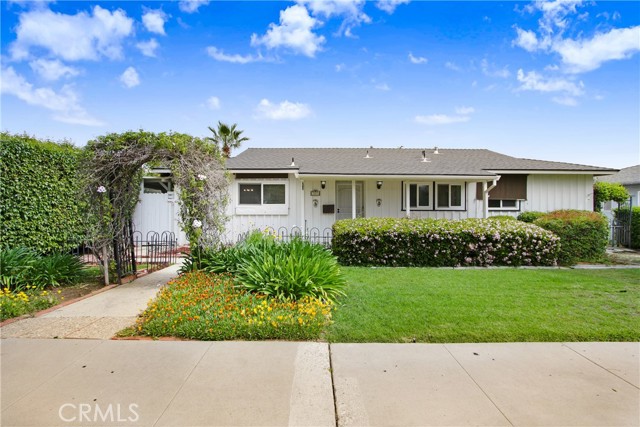 927 Alta Loma Drive, Corona CA: https://media.crmls.org/medias/2dbfed6f-404c-4e85-bc21-91a4986b5718.jpg